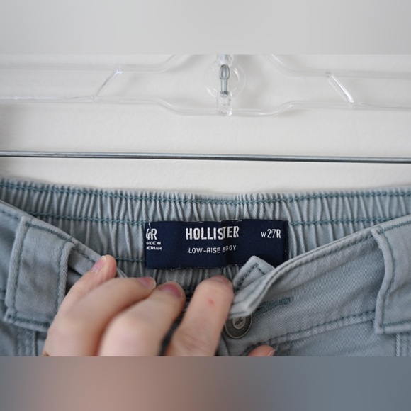 Hollister Women’s Light Gray Low-Rise Baggy Cargo Pants Sz 4R - Picture 3 of 16